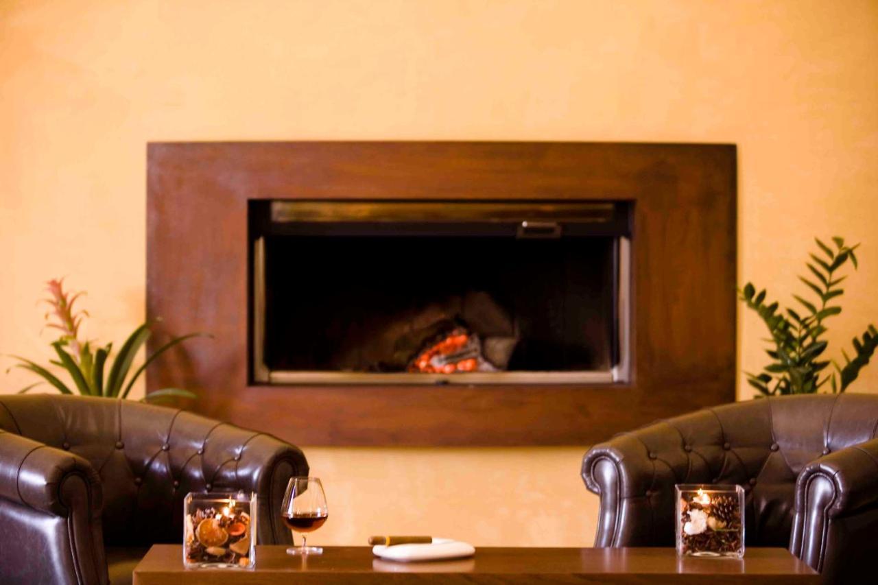 Valis Resort Hotel Volos Ngoại thất bức ảnh A fireplace