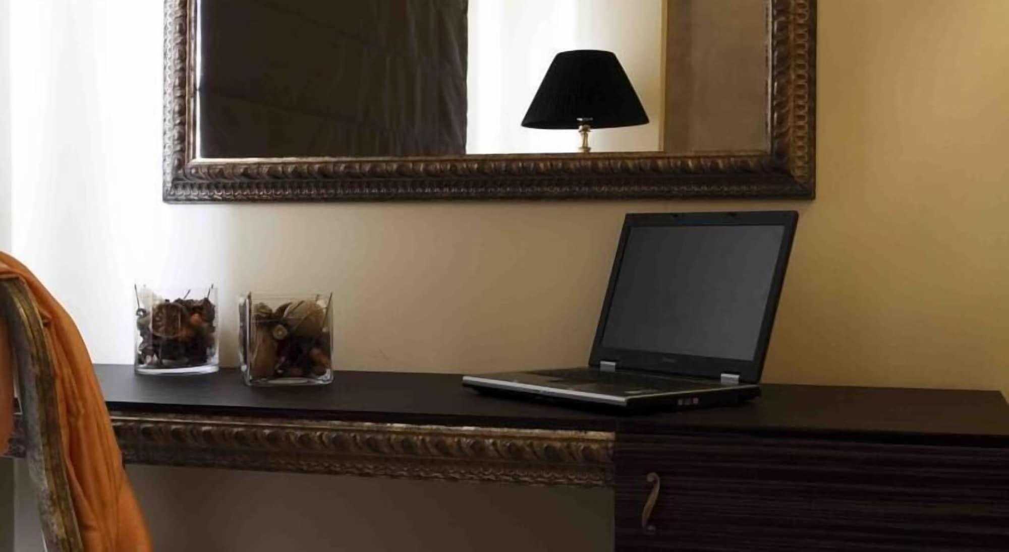 Valis Resort Hotel Volos Ngoại thất bức ảnh A mirror in a home