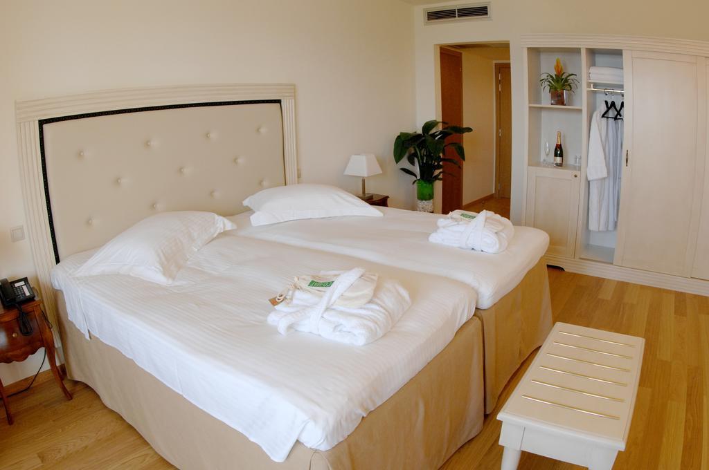 Valis Resort Hotel Volos Ngoại thất bức ảnh A room at the hotel