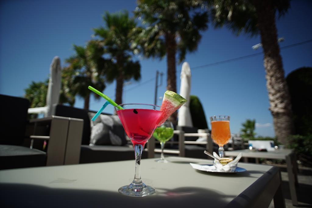 Valis Resort Hotel Volos Ngoại thất bức ảnh Cocktails at a beach bar